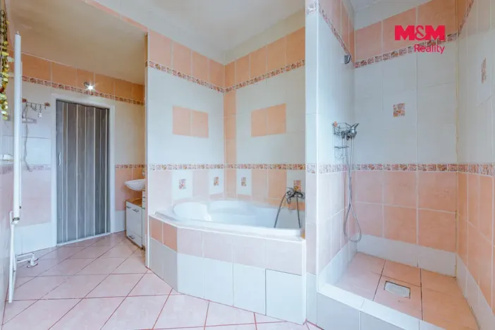 Prodej bytu 3+1, Bukovany, 84 m2