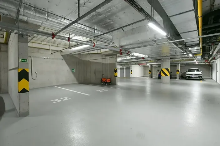 Pronájem garážového stání, Praha - Karlín, Křižíkova, 15 m2
