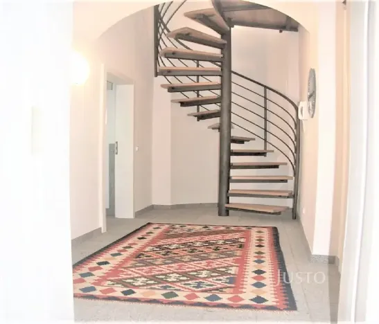 Pronájem bytu 2+1, Praha, Vlašská, 73 m2