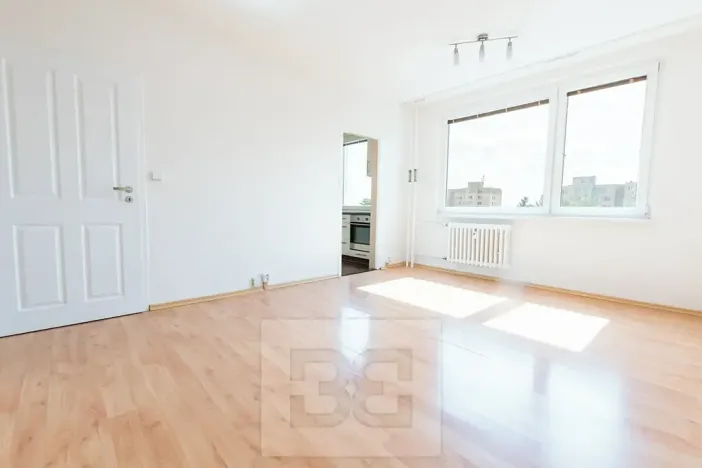 Pronájem bytu 1+kk, Praha - Troja, Krynická, 29 m2