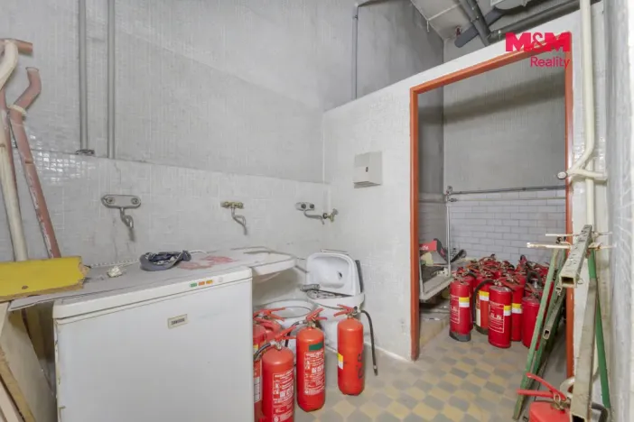 Pronájem skladu, Plzeň - Jižní Předměstí, Husova, 70 m2
