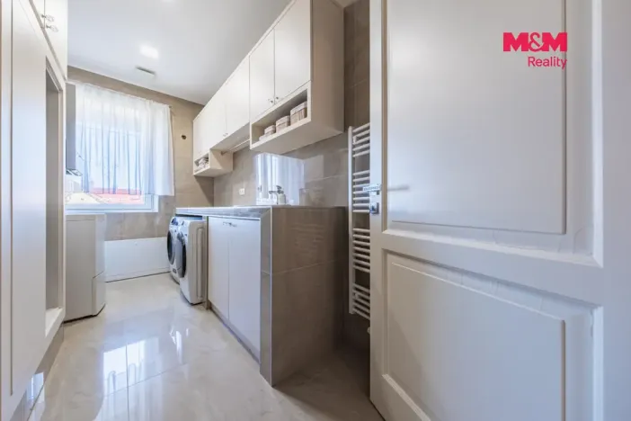 Prodej rodinného domu, Šestajovice, U Váhy, 356 m2