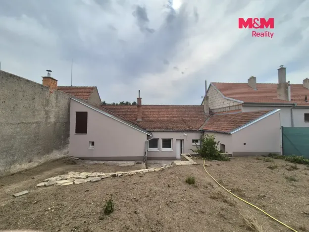 Prodej rodinného domu, Hluboké, 111 m2