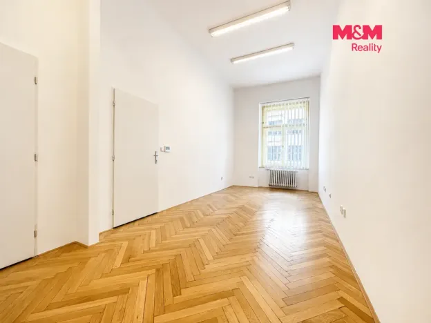 Pronájem kanceláře, Praha - Vinohrady, náměstí Míru, 32 m2