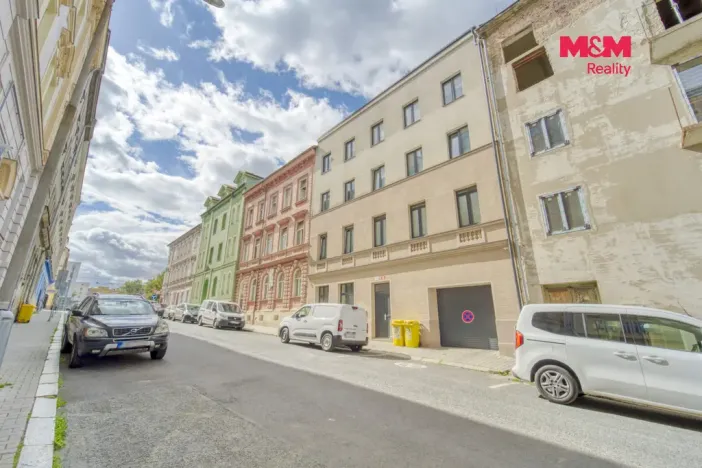 Pronájem garážového stání, Plzeň - Jižní Předměstí, Karlova, 15 m2