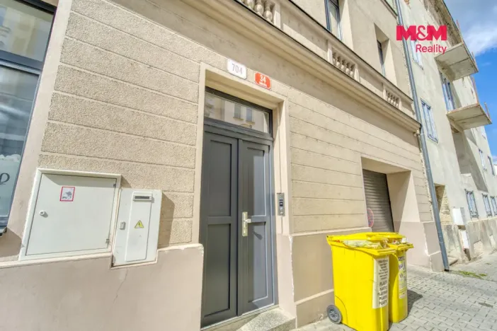 Pronájem garážového stání, Plzeň - Jižní Předměstí, Karlova, 15 m2