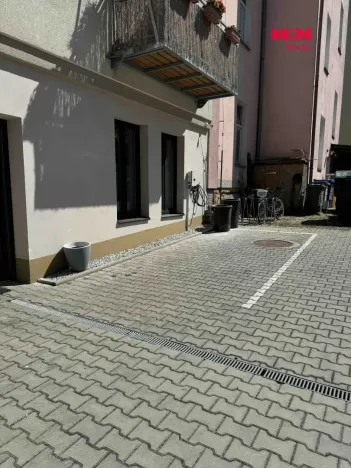 Pronájem garážového stání, Plzeň - Jižní Předměstí, Karlova, 15 m2