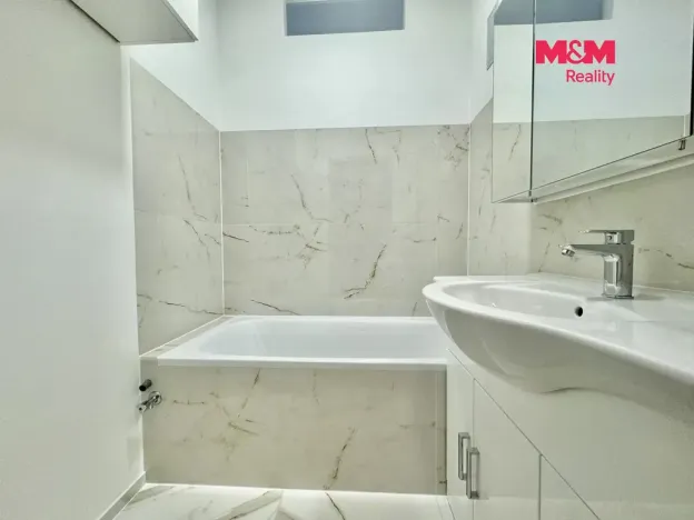 Pronájem bytu 2+1, Karviná - Hranice, Bratr. Veverkových, 52 m2