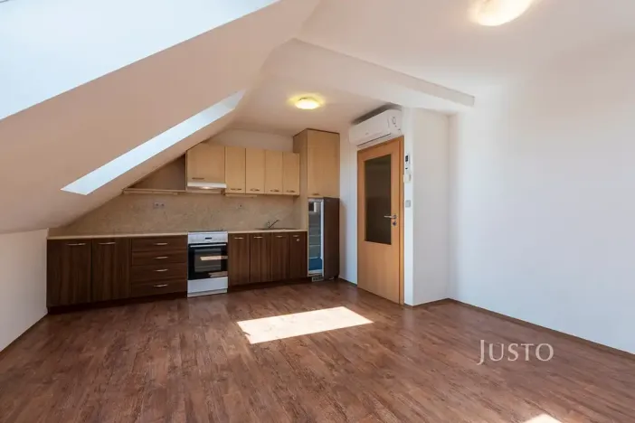 Pronájem bytu 2+kk, Staré Město, Hradišťská, 37 m2