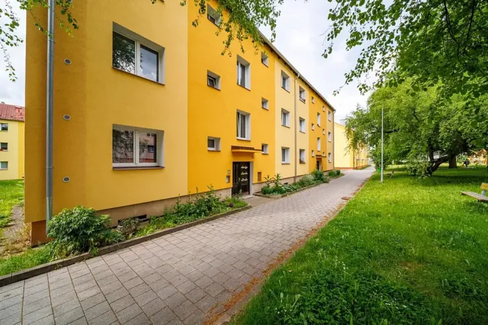 Pronájem bytu 2+kk, Ostrov, Halasova, 55 m2