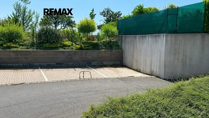 Pronájem garážového stání, Jinočany, Emy Destinové, 17 m2