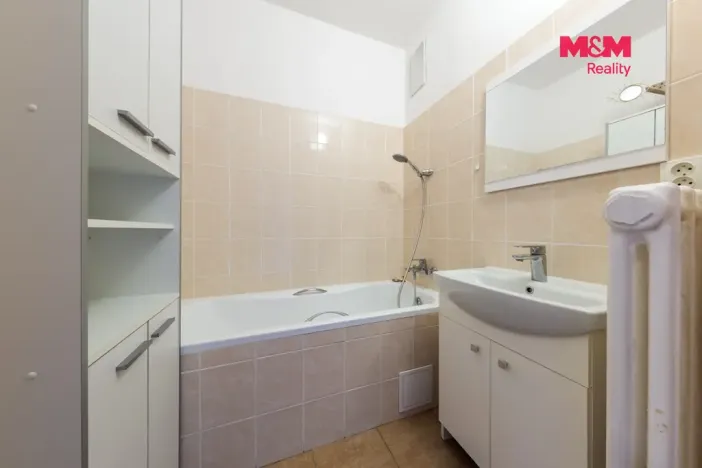 Prodej bytu 2+1, Nová Role, Tovární, 55 m2