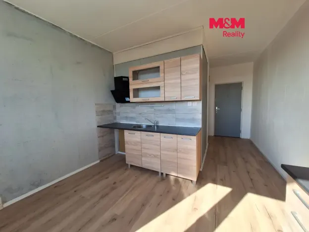 Pronájem bytu 1+1, Chomutov, Hutnická, 40 m2