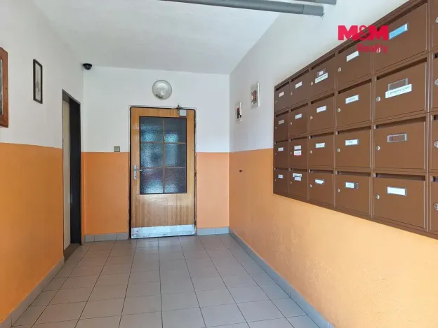 Pronájem bytu 1+1, Chomutov, Hutnická, 40 m2