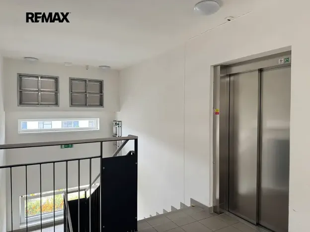 Pronájem bytu 2+kk, Praha - Uhříněves, Oty Bubeníčka, 45 m2