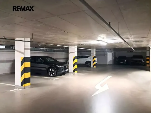Prodej garážového stání, Praha - Stodůlky, Petržílkova, 11 m2