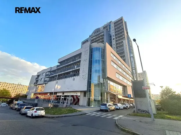 Prodej garážového stání, Praha - Stodůlky, Petržílkova, 11 m2