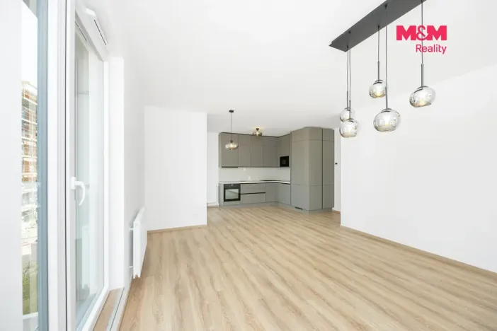 Pronájem bytu 4+kk, Pardubice, U Sportovní školy, 94 m2