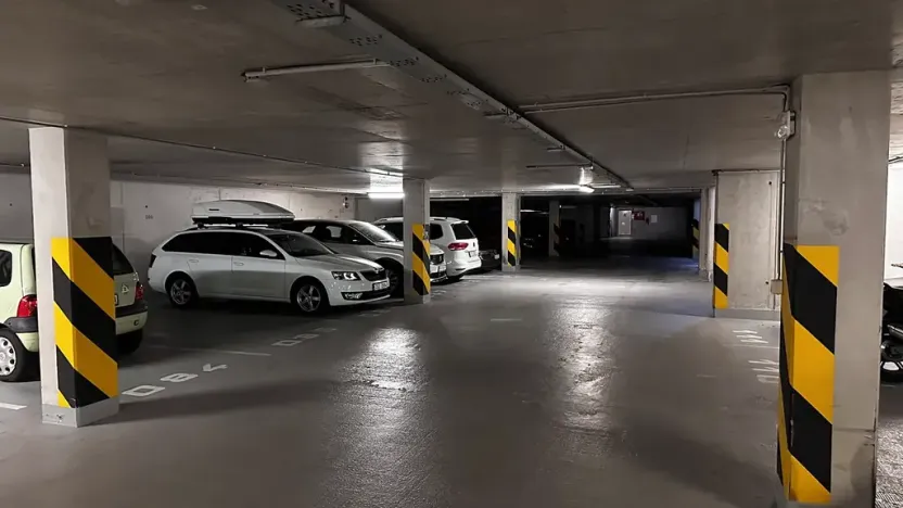 Pronájem garáže, Praha - Smíchov, Tomkova, 13 m2