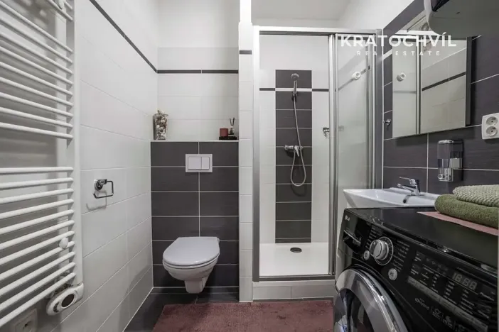 Prodej bytu 2+kk, Jesenice, Na Okruhu, 42 m2