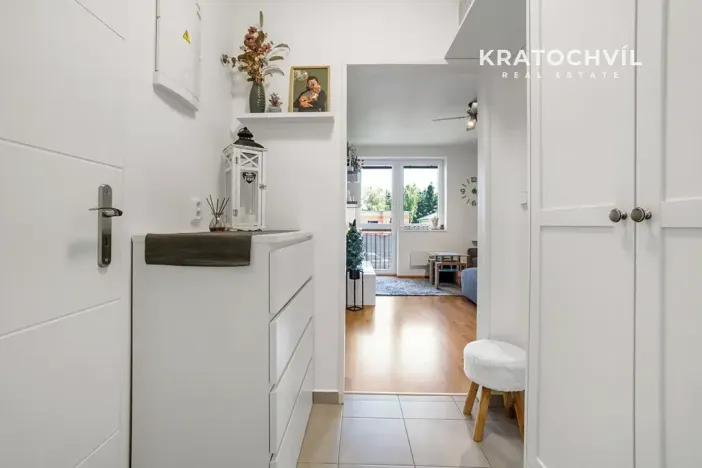 Prodej bytu 2+kk, Jesenice, Na Okruhu, 42 m2