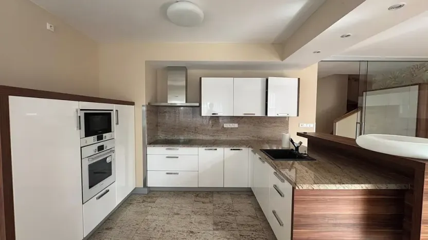 Pronájem rodinného domu, Praha - Řeporyje, Dělená, 170 m2