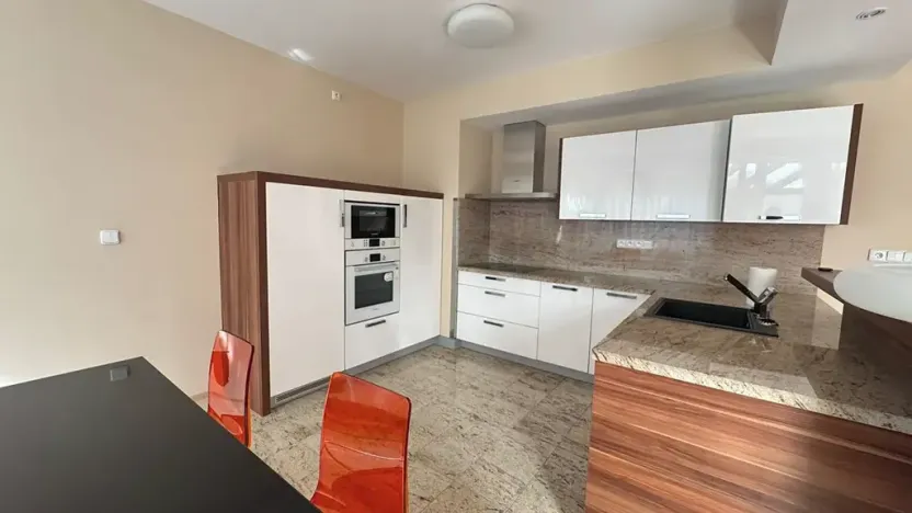Pronájem rodinného domu, Praha - Řeporyje, Dělená, 170 m2