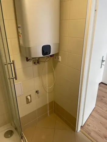Pronájem bytu 1+kk, Praha - Nové Město, Na bojišti, 22 m2