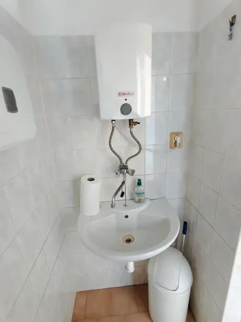 Pronájem obchodního prostoru, Třebíč - Vnitřní Město, Hasskova, 50 m2