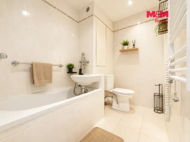 Prodej bytu 1+1, Karlovy Vary - Stará Role, Okružní, 36 m2