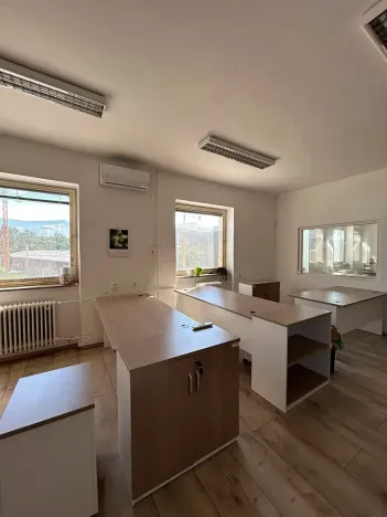 Pronájem kanceláře, Znojmo, Dobšická, 150 m2