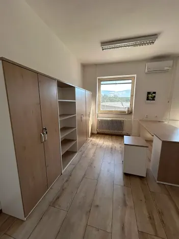 Pronájem kanceláře, Znojmo, Dobšická, 150 m2