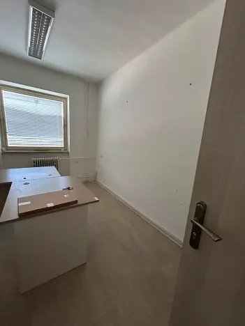 Pronájem kanceláře, Znojmo, Dobšická, 150 m2