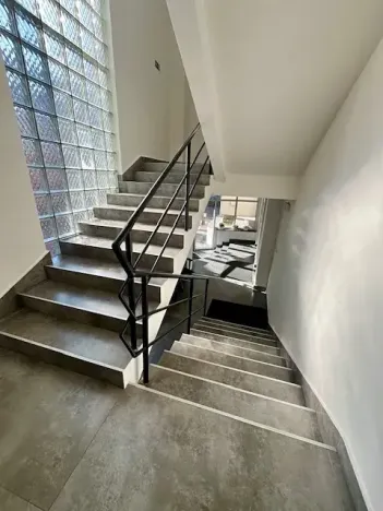 Pronájem kanceláře, Praha - Karlín, Prvního pluku, 75 m2