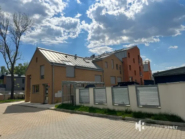 Pronájem bytu 1+kk, Praha - Dolní Měcholupy, Na návsi, 37 m2
