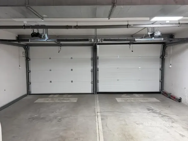 Pronájem garážového stání, Praha - Hlubočepy, Štěpařská, 15 m2