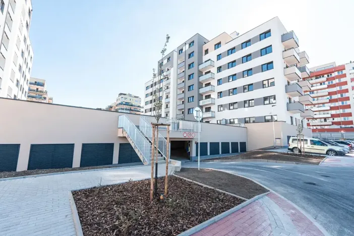 Pronájem bytu 1+kk, Praha - Hlubočepy, Fabiánové, 29 m2