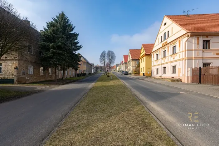 Prodej vícegeneračního domu, Chotiněves, 495 m2