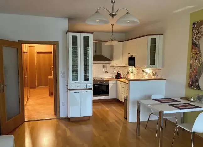 Pronájem bytu 2+kk, Praha - Strašnice, Názovská, 60 m2