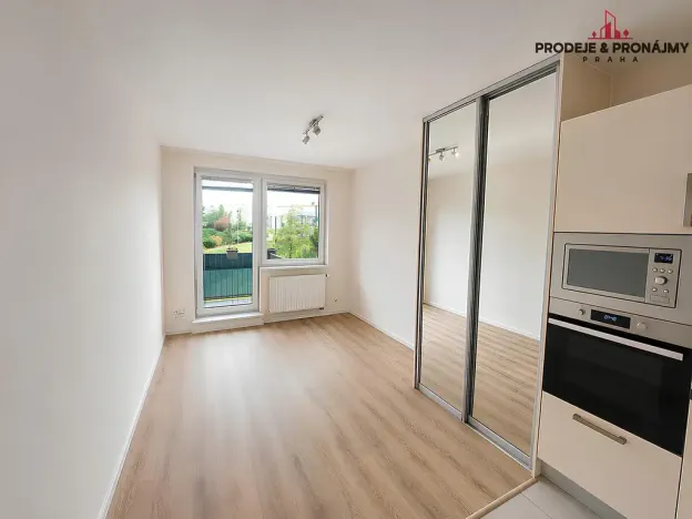 Prodej bytu 1+kk, Praha, Zakšínská, 30 m2