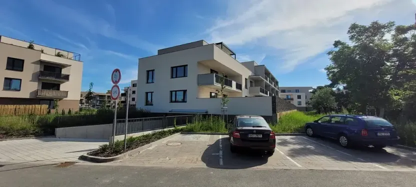 Pronájem garážového stání, Hradec Králové, Odlehlá, 14 m2