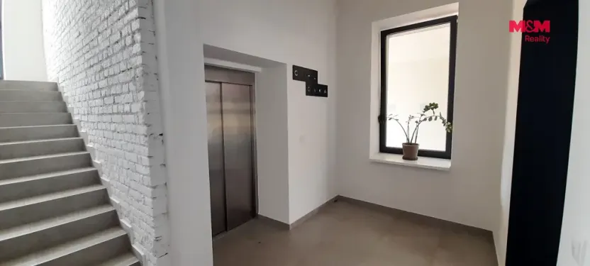 Pronájem bytu 1+kk, Hradec Králové - Kukleny, Pražská třída, 30 m2