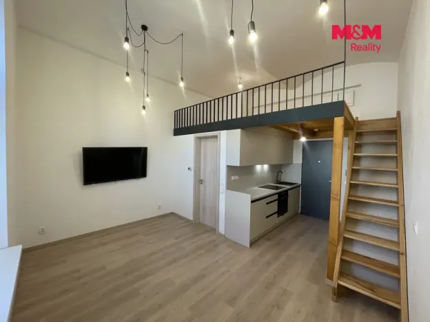 Pronájem bytu 1+kk, Hradec Králové - Kukleny, Pražská třída, 30 m2
