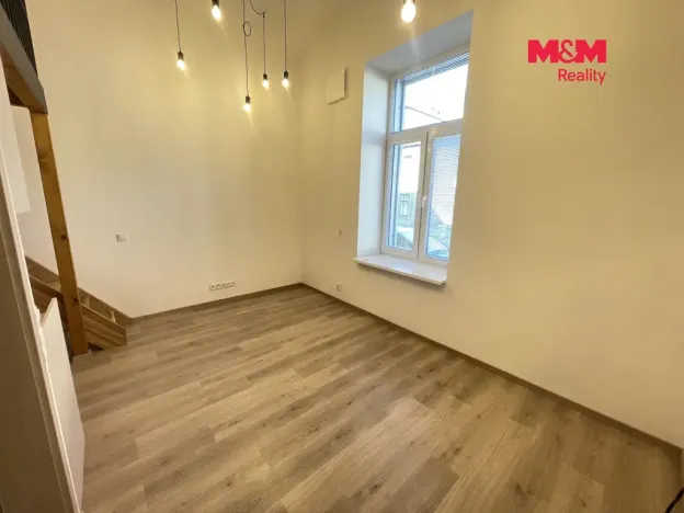 Pronájem bytu 1+kk, Hradec Králové - Kukleny, Pražská třída, 30 m2