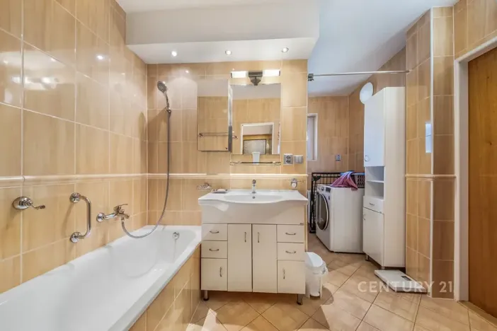 Pronájem bytu 4+1, Praha - Zbraslav, Pod urnovým hájem, 120 m2