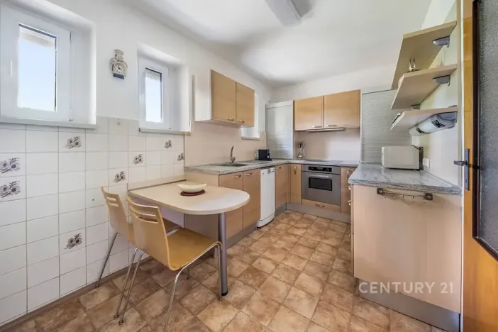 Pronájem bytu 4+1, Praha - Zbraslav, Pod urnovým hájem, 120 m2