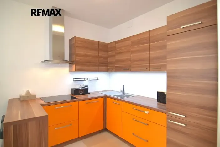 Pronájem bytu 3+1, Praha - Podolí, Podolská, 69 m2