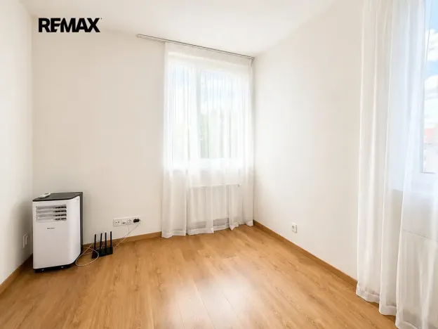 Pronájem bytu 2+1, Praha - Hloubětín, Kbelská, 54 m2