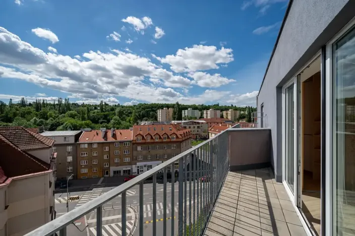 Prodej bytu 2+kk, Praha - Vysočany, Skloněná, 74 m2