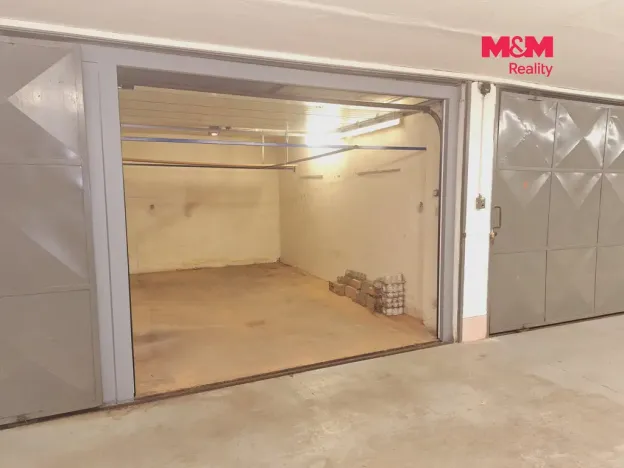 Pronájem garáže, Pardubice - Zelené Předměstí, třída Míru, 19 m2